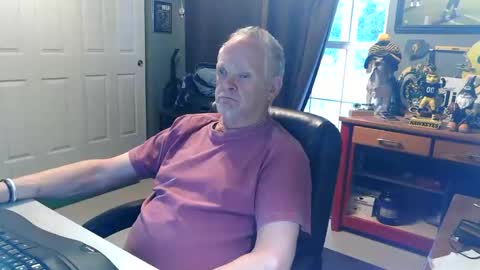 Snapshot of midwestdad09 chatting on May 18, 10:04 pm midwestdad09 online show from May 18, 10:04 pm