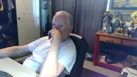 Snapshot of midwestdad09 chatting on May 19, 7:09 pm midwestdad09 online show from May 19, 7:09 pm
