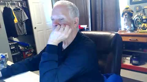 Snapshot of midwestdad09 chatting on May 22, 2:22 pm midwestdad09 online show from May 22, 2:22 pm