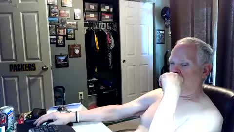 Snapshot of midwestdad09 chatting on May 26, 5:31 pm midwestdad09 online show from May 26, 5:31 pm