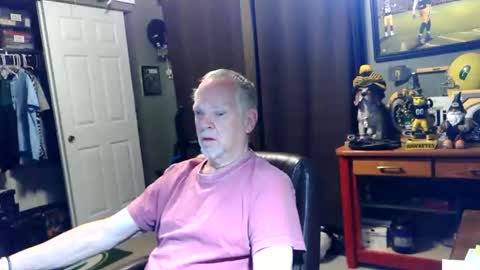 Snapshot of midwestdad09 chatting on May 30, 8:33 am midwestdad09 online show from May 30, 8:33 am