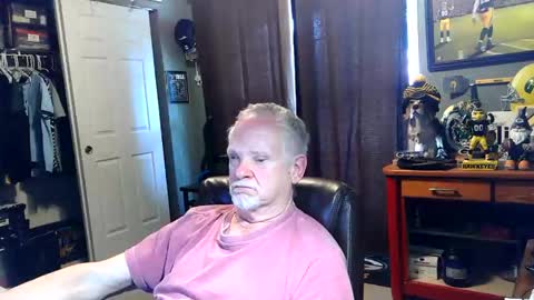 Snapshot of midwestdad09 chatting on May 30, 10:29 pm midwestdad09 online show from May 30, 10:29 pm