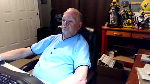 Snapshot of midwestdad09 chatting on June 8, 9:20 am midwestdad09 online show from June 8, 9:20 am