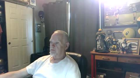 Snapshot of midwestdad09 chatting on June 8, 9:59 pm midwestdad09 online show from June 8, 9:59 pm