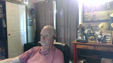 Snapshot of midwestdad09 chatting on June 9, 6:41 pm midwestdad09 online show from June 9, 6:41 pm