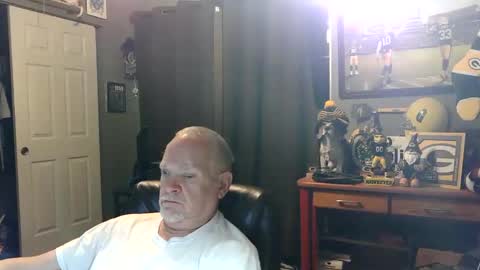 Snapshot of midwestdad09 chatting on June 11, 7:28 am midwestdad09 online show from June 11, 7:28 am