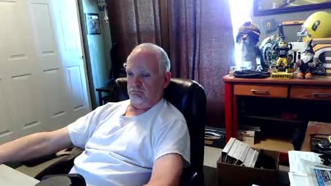 Snapshot of midwestdad09 chatting on June 11, 7:34 pm midwestdad09 online show from June 11, 7:34 pm
