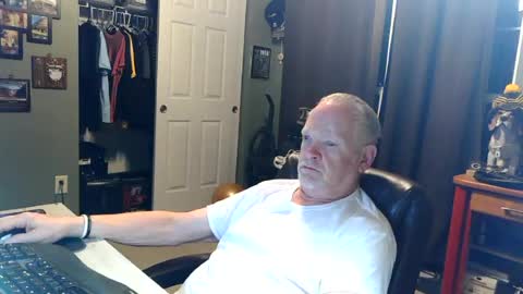 Snapshot of midwestdad09 chatting on June 25, 6:51 am midwestdad09 online show from June 25, 6:51 am