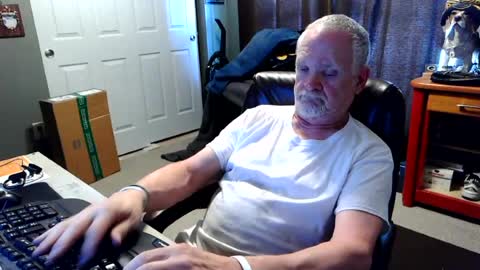 Snapshot of midwestdad09 chatting on July 4, 6:36 pm midwestdad09 online show from July 4, 6:36 pm