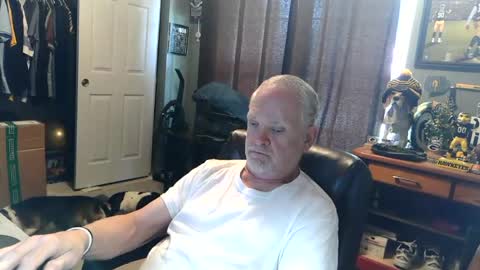 Snapshot of midwestdad09 chatting on July 8, 5:50 pm midwestdad09 online show from July 8, 5:50 pm