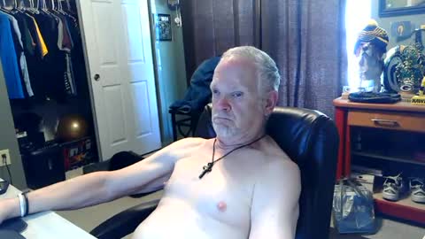 Snapshot of midwestdad09 chatting on July 14, 6:35 pm midwestdad09 online show from July 14, 6:35 pm