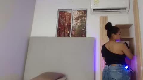 Snapshot of miel_alisha chatting on February 20, 1:55 pm miel online show from February 20, 1:55 pm