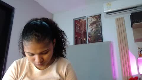 Snapshot of miel_alisha chatting on March 22, 1:25 pm miel online show from March 22, 1:25 pm
