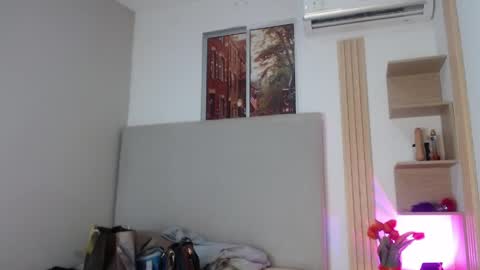 Snapshot of miel_alisha chatting on April 10, 12:43 pm miel online show from April 10, 12:43 pm