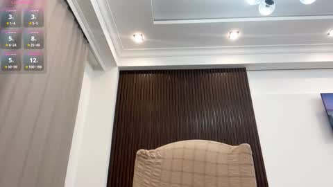 Mia online show from December 4, 4:16 pm