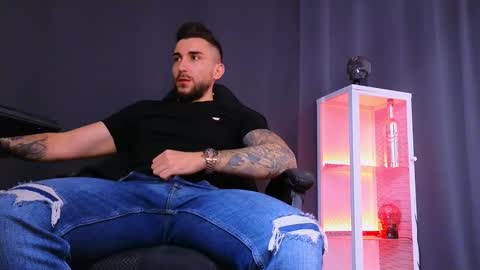 MightyAaron online show from February 23, 1:21 pm