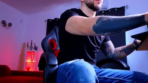 MightyAaron online show from October 2, 2:35 pm