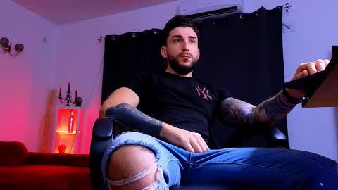 MightyAaron online show from December 3, 4:09 am