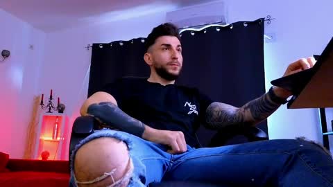 MightyAaron online show from April 9, 6:19 am