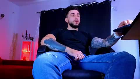 Snapshot of mightyaaron chatting on July 10, 3:47 pm MightyAaron online show from July 10, 3:47 pm