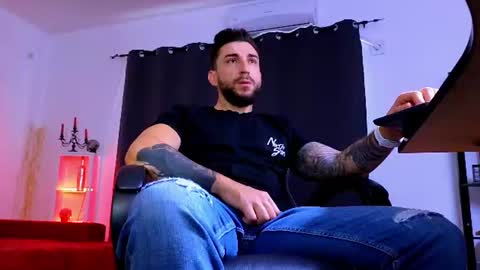 Snapshot of mightyaaron chatting on July 13, 3:31 am MightyAaron online show from July 13, 3:31 am