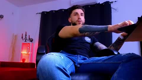 Snapshot of mightyaaron chatting on July 17, 10:58 pm MightyAaron online show from July 17, 10:58 pm