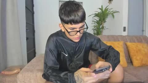 Snapshot of miguel_turqueza chatting on May 30, 8:00 am miguel_turqueza online show from May 30, 8:00 am