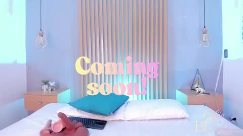 Mia online show from March 28, 11:32 am