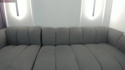 Mia online show from March 30, 11:44 am