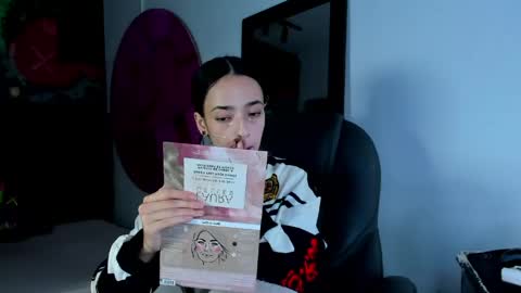 Snapshot of miia_bratz chatting on May 28, 8:39 pm miia_bratz online show from May 28, 8:39 pm