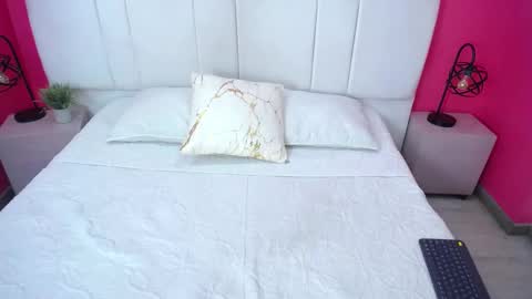 Snapshot of miia_colliins__ chatting on September 17, 12:40 pm Miia colliins online show from September 17, 12:40 pm