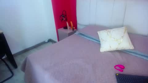 Snapshot of miia_colliins__ chatting on September 22, 1:24 pm Miia colliins online show from September 22, 1:24 pm