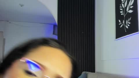 Snapshot of miia_deluxe_ chatting on May 2, 1:32 am miia_deluxe_ online show from May 2, 1:32 am