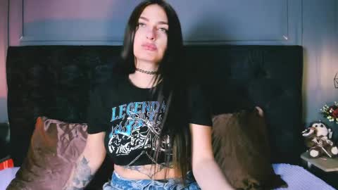 Snapshot of miia_moore_ chatting on May 27, 1:08 pm miia_moore_ online show from May 27, 1:08 pm