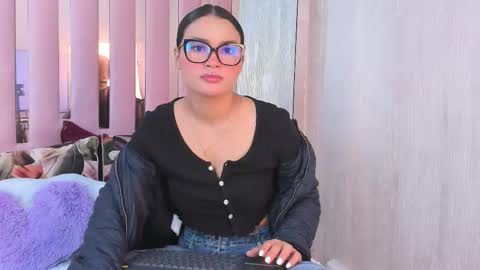 Snapshot of miia_palmerr chatting on October 16, 10:27 am Mia online show from October 16, 10:27 am