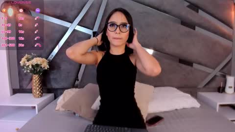 Mia  online show from October 2, 12:12 pm