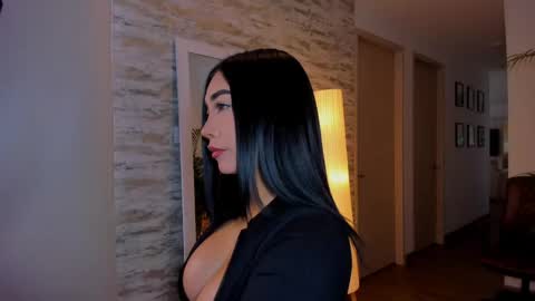 Snapshot of miia_smiith02 chatting on May 8, 11:59 am luisa online show from May 8, 11:59 am