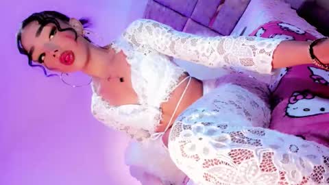 Snapshot of miia_sophia chatting on December 21, 5:47 am online show from December 21, 5:47 am