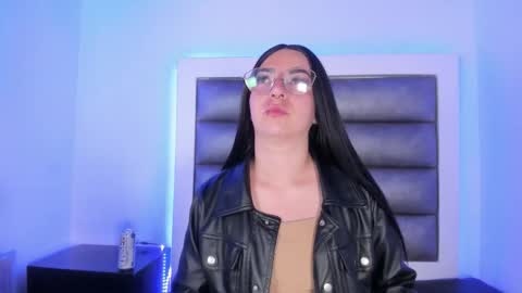 Snapshot of miia_spencer chatting on March 1, 5:53 am Mia online show from March 1, 5:53 am