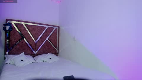 miia_starr_ online show from April 7, 9:26 pm