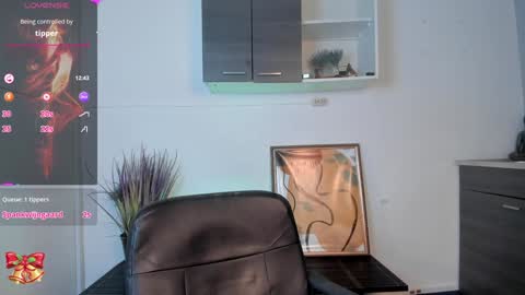 Miia 3 online show from December 4, 6:06 pm