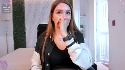 Miia 3 online show from November 20, 12:38 pm