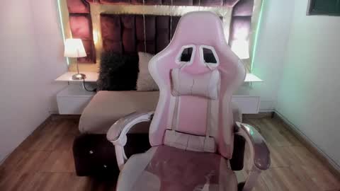 Snapshot of miia_thompson_1 chatting on January 3, 9:36 pm M I I A online show from January 3, 9:36 pm
