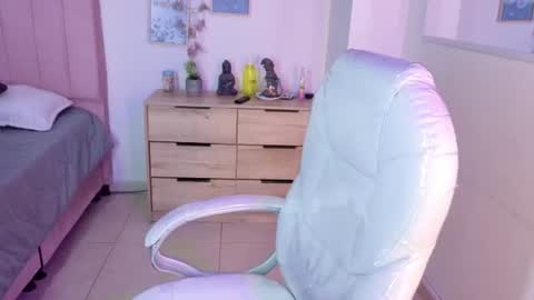 Snapshot of miia_thompson_1 chatting on June 20, 10:34 pm M I I A online show from June 20, 10:34 pm