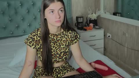 Snapshot of miia_velvett chatting on April 27, 5:44 pm miia_velvett online show from April 27, 5:44 pm