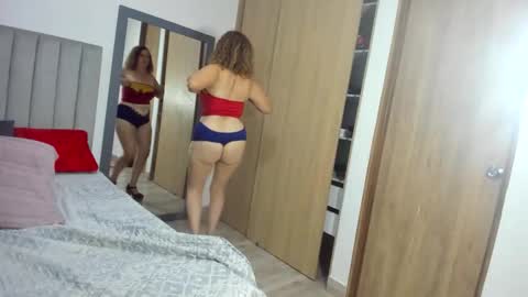 Snapshot of miia_weed chatting on April 12, 3:33 am Mia Weed online show from April 12, 3:33 am