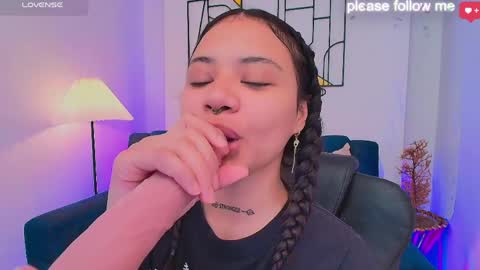 Snapshot of miiaa7_ chatting on May 7, 1:38 pm Ma is my name I invite you to check out my wish list for my birthday online show from May 7, 1:38 pm