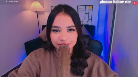 Snapshot of miiaa7_ chatting on June 3, 2:33 pm Ma is my name I invite you to check out my wish list for my birthday online show from June 3, 2:33 pm