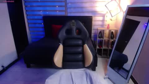 Snapshot of miiaa_evans1 chatting on October 18, 8:09 pm miiaa_evans1 online show from October 18, 8:09 pm