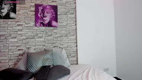 miiaa_monroe online show from January 13, 11:48 am